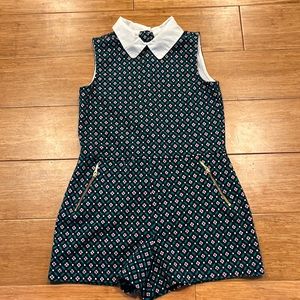 Super cute and comfy Janie and Jack girl short romper. Size 8 Buttoned back